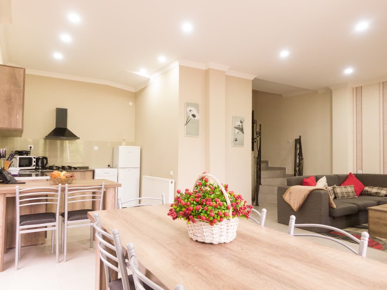 Villa Mtashi living and dining area